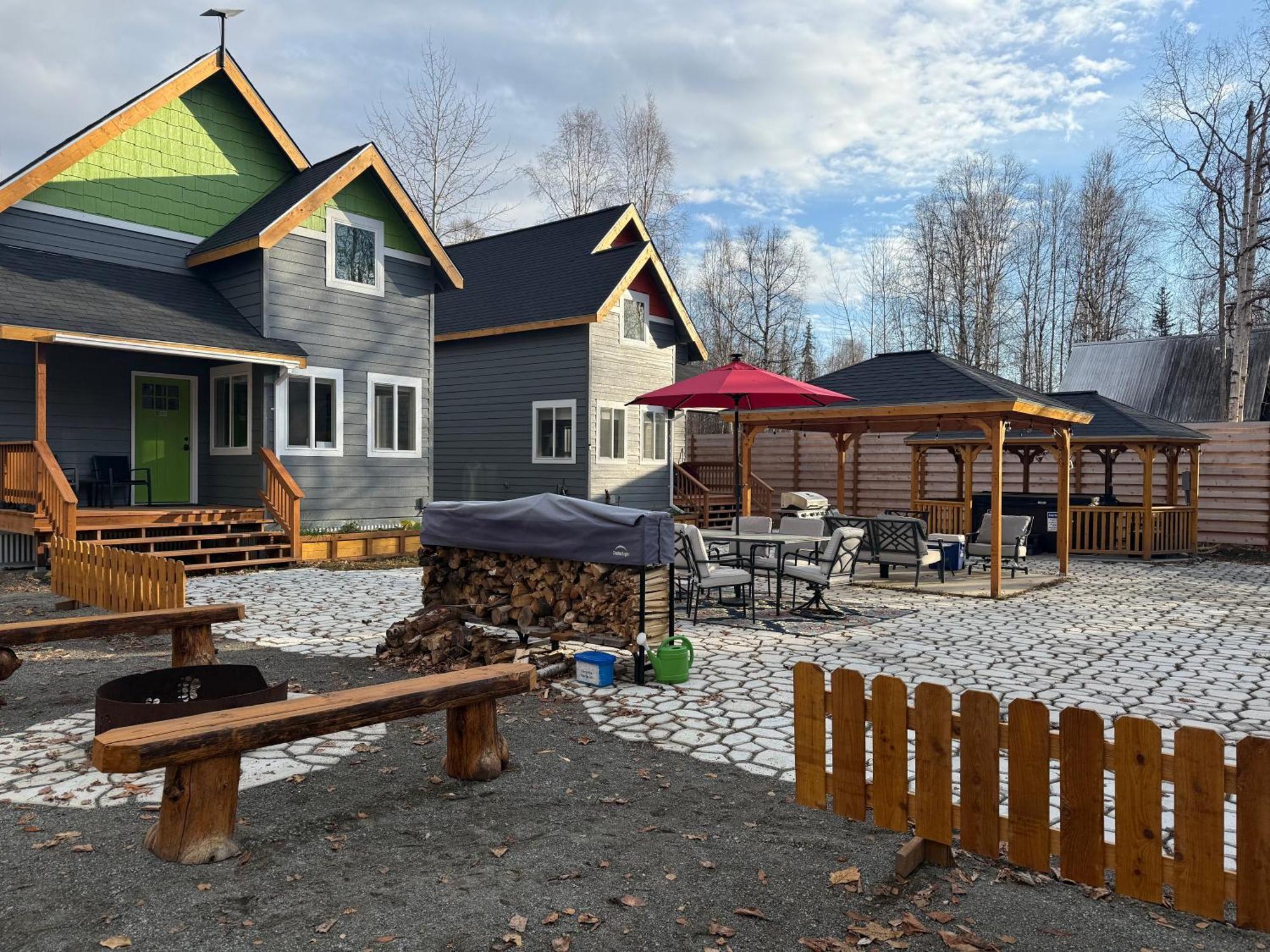 Talkeetna Log Cabin With Hot Tub Unit 2 Buitenkant foto